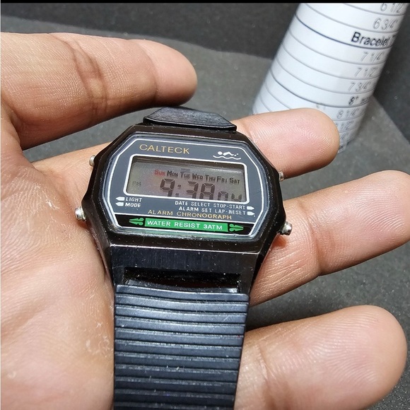Vintage Calteck Digital Quartz Sports Watch Working Black Case Damaged Strap - Picture 2 of 9